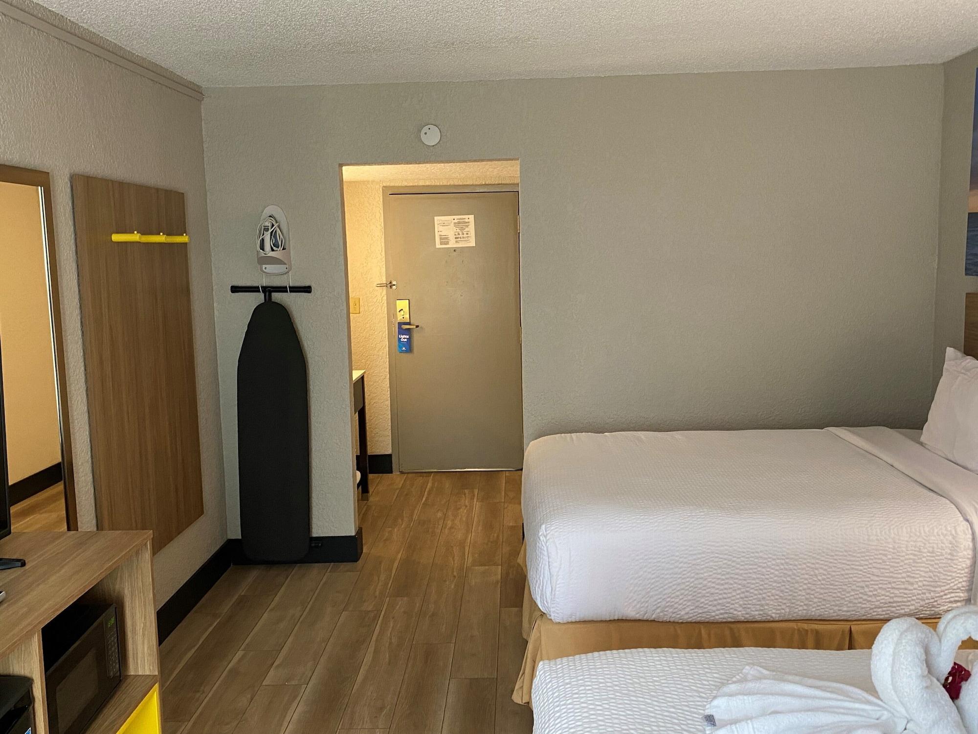 Days Inn By Wyndham Fort Pierce Midtown Экстерьер фото