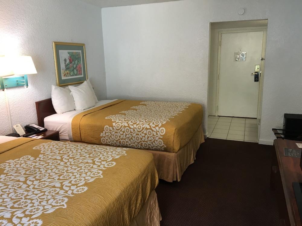 Days Inn By Wyndham Fort Pierce Midtown Экстерьер фото