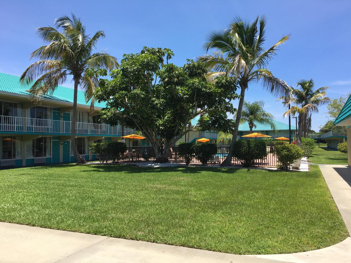 Days Inn By Wyndham Fort Pierce Midtown Экстерьер фото